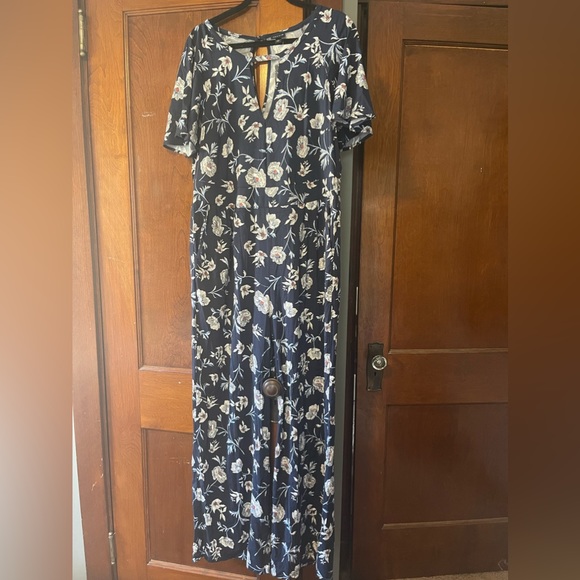 Navy floral jumpsuit with tags from torrid. Never worn - Picture 1 of 1